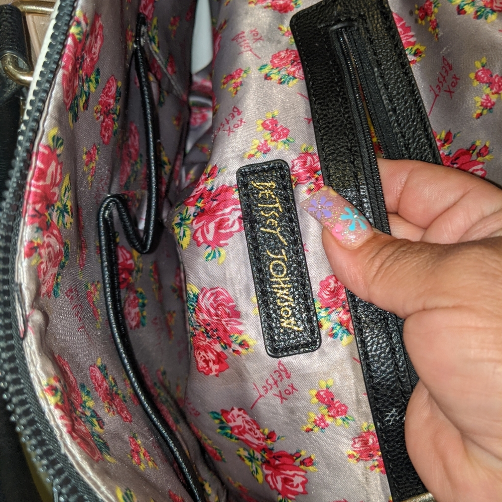 Purses - Picture 4 of 4